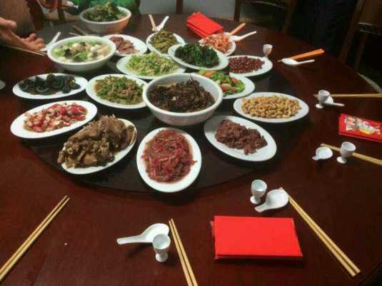 New Year Eve's Dinner and Red Envelope, photo taken by my mom